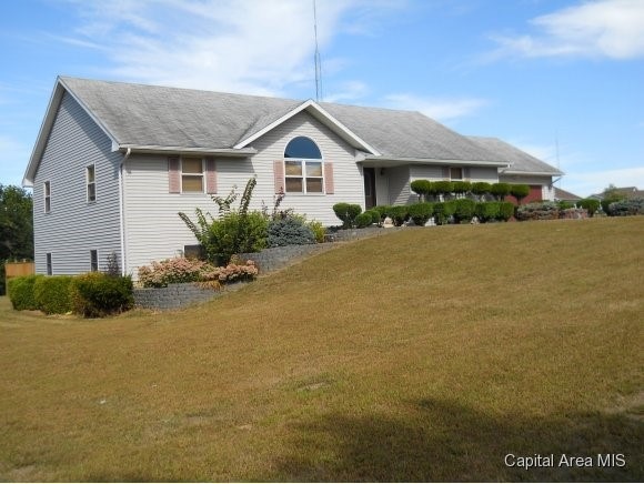 121 Coralberry Dr, Jacksonville, IL 62650 - photo 1