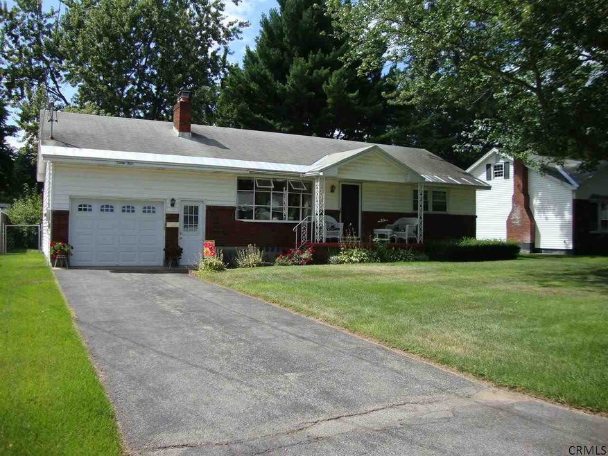 34 Bertone Dr, Schenectady, NY 12306 - photo 1