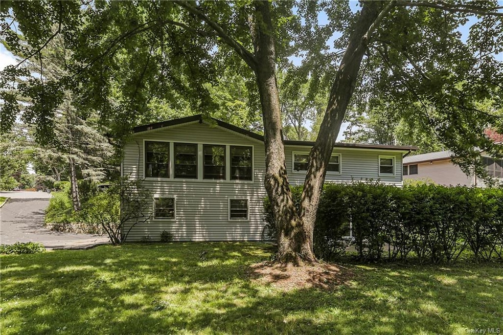 311 Somerston Rd, Yorktown Heights, NY 10598 - photo 1