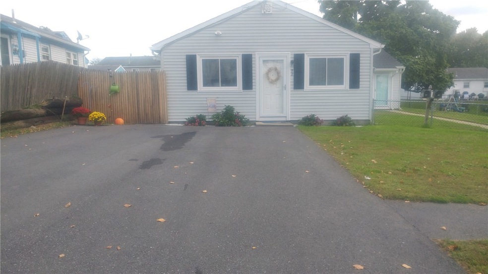 7 Bristol Rd unit B, Middletown, RI 02842 - photo 1