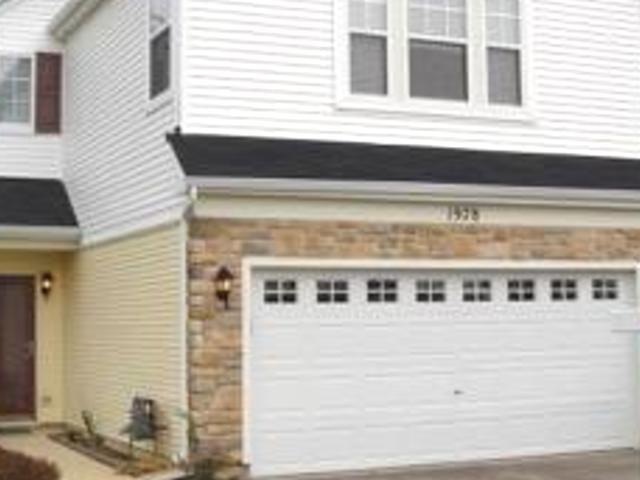 1978 Cobblestone Dr unit 821, Carpentersville, IL 60110 - photo 1