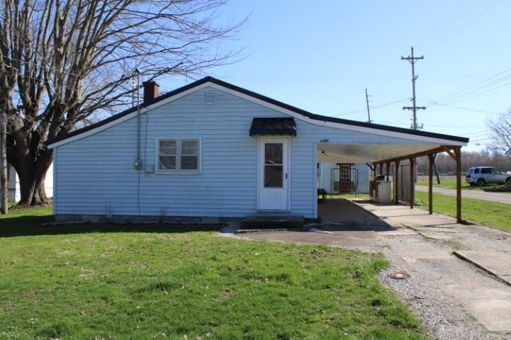 1109 SE B St, Linton, IN 47441 - photo 1