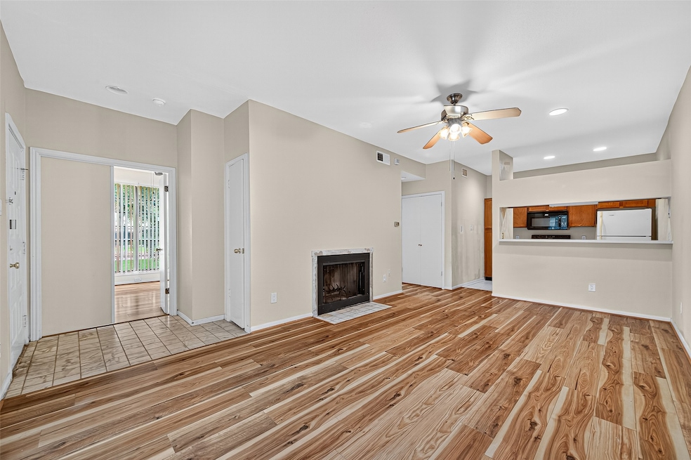 For Rent $1,300/month