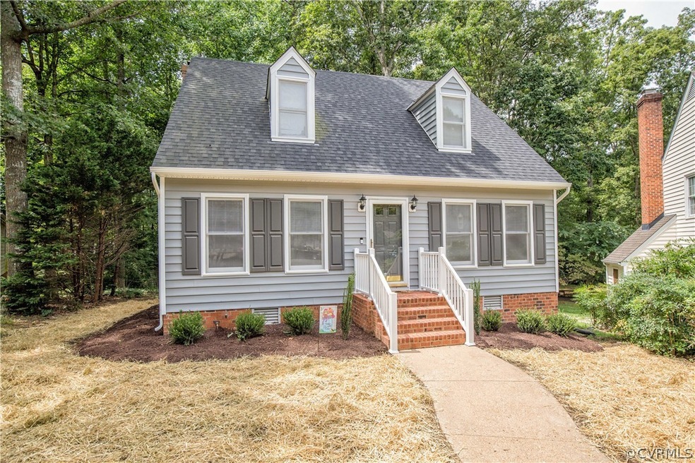 Welcome to 14607 Chatmoss Court! New vinyl siding