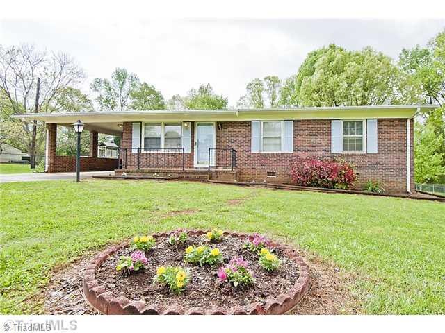 195 W Debbie Ln, Statesville, NC 28625 - photo 1