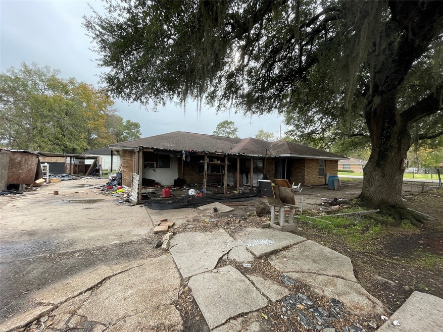 6100 Firnat St, Houston, TX 77016 - photo 1