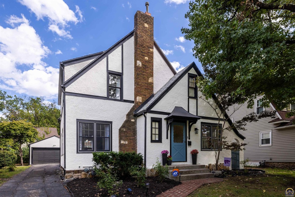 1360 SW Collins Ave, Topeka, KS 66604 - photo 1