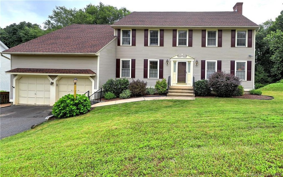 34 Country Club Woods Cir, Waterbury, CT 06708 - photo 1