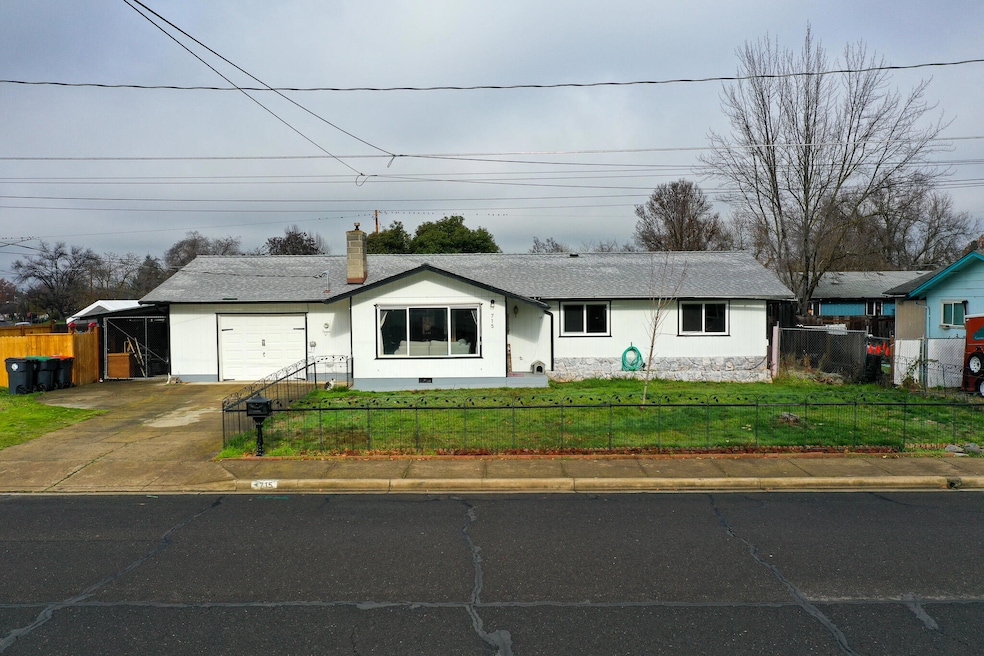 715 Ash St, Central Point, OR 97502 - photo 1