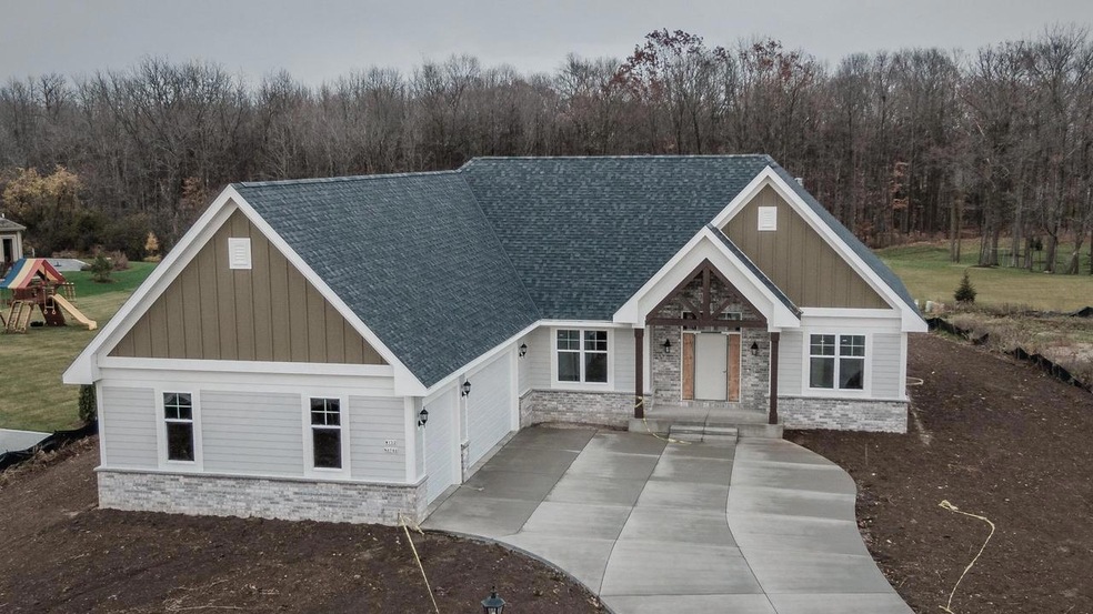 W132N6746 Westview Cir unit Lt132, Menomonee Falls, WI 53051 - photo 1