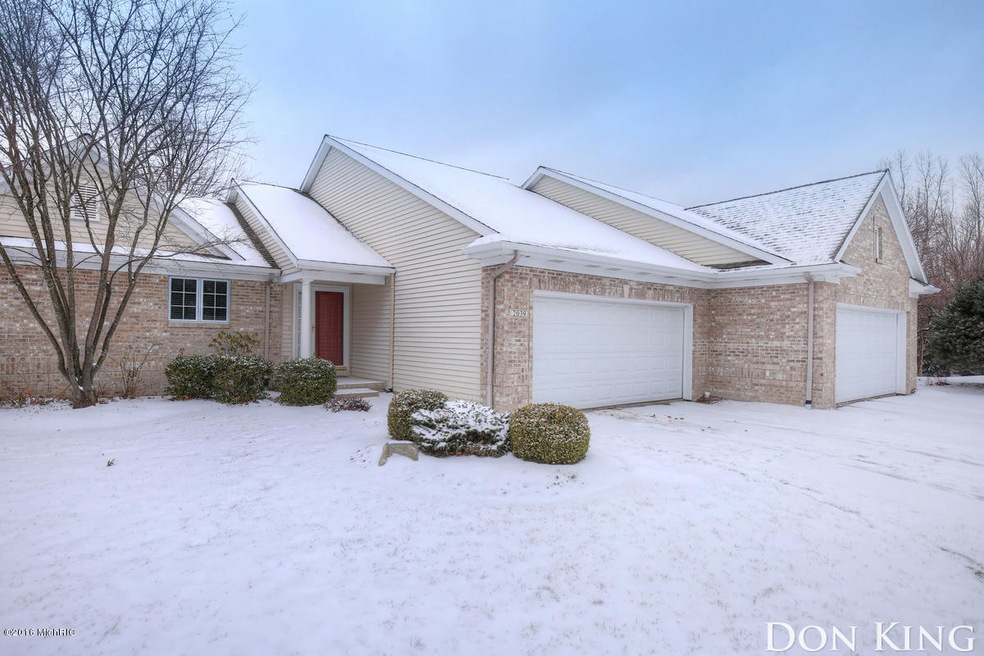 2039 Payton Ln NE unit 13, Grand Rapids, MI 49505 - photo 1