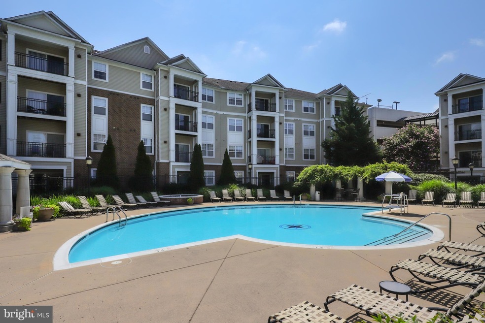 12909 Centre Park Cir unit 406, Oak Hill, VA 20171 - photo 1