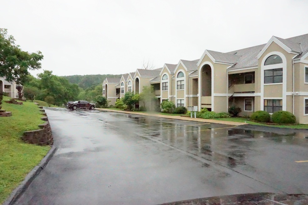 318 WIMBLEDON DR #1