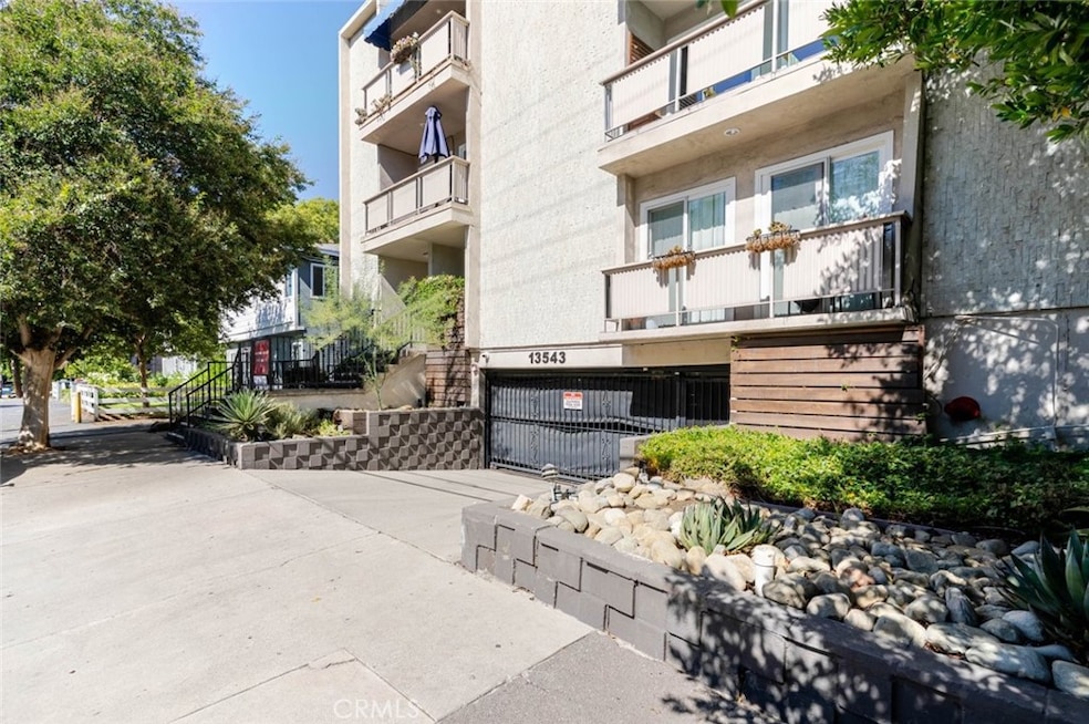 13543 Moorpark St unit 7, Sherman Oaks, CA 91423 - photo 1
