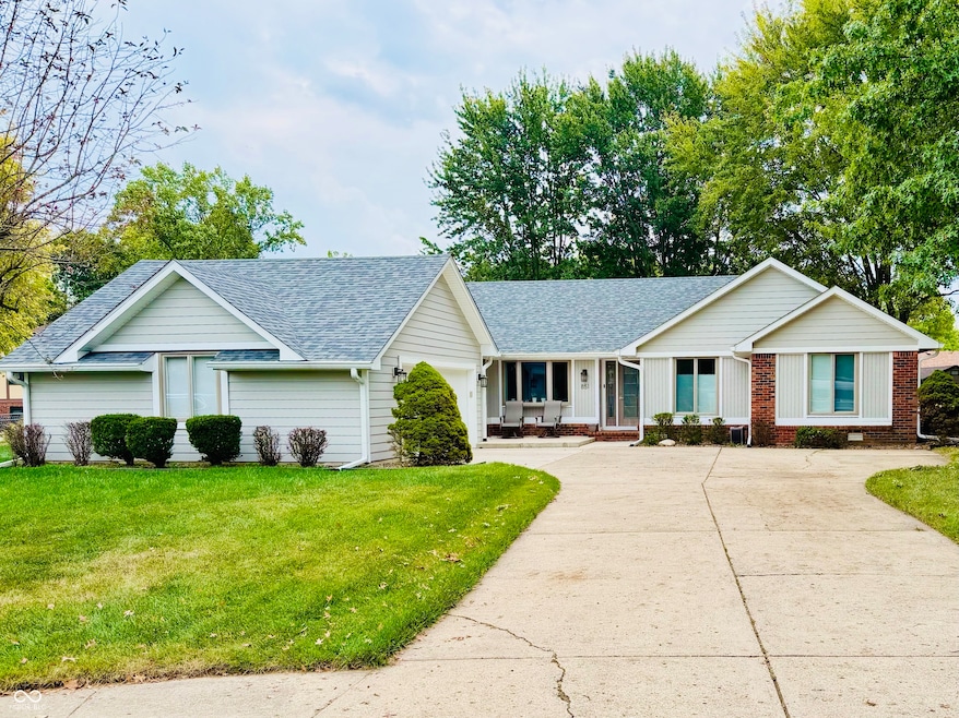 851 Revere Ct, Greenwood, IN 46142 - photo 1