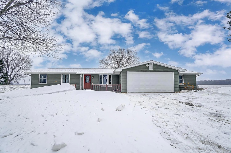 1077 S 400 W, Huntington, IN 46750 - photo 1