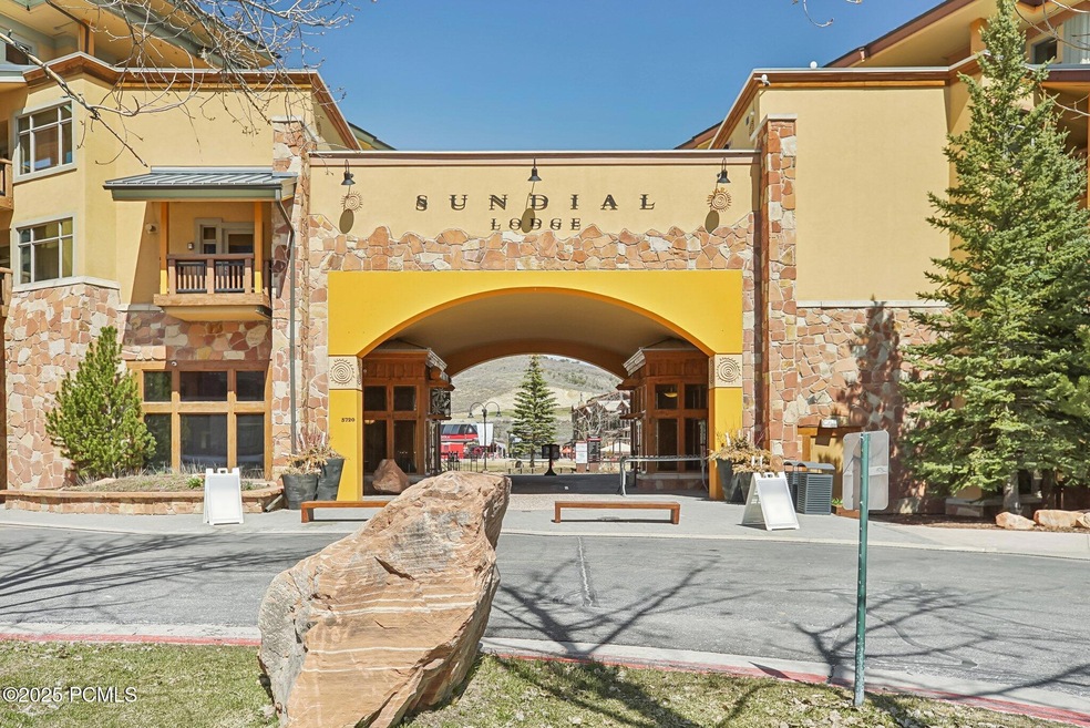 1-web-or-mls-N Sundial Ct-1104-001