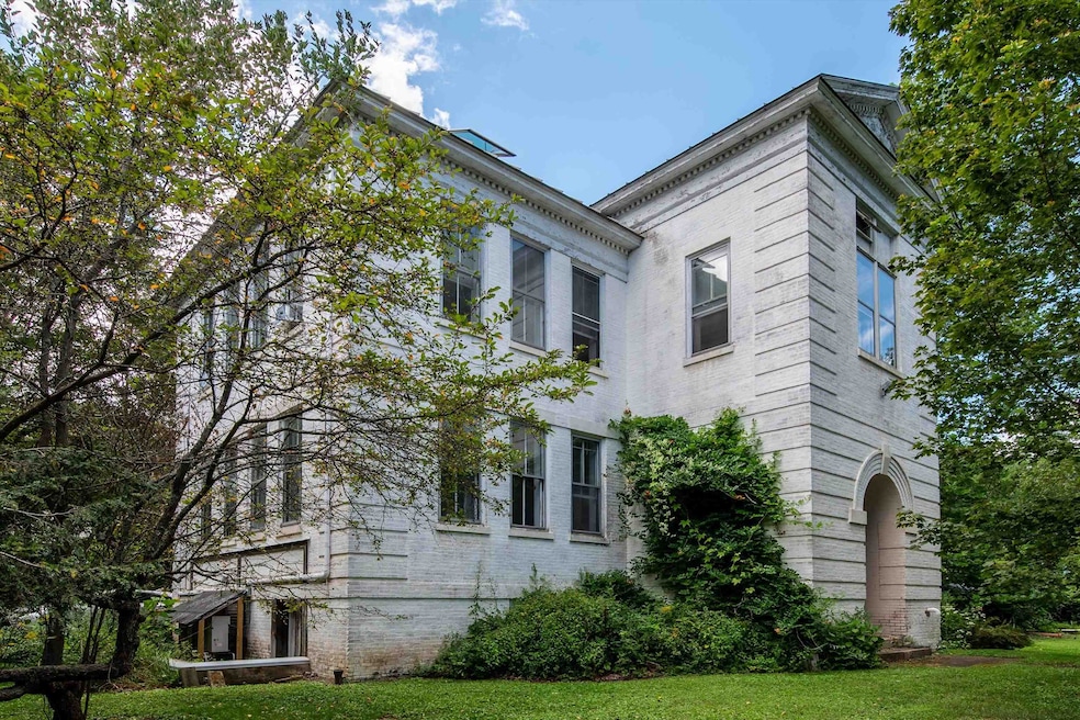 4 Signal Pine Rd, Putney, VT 05346 - photo 1