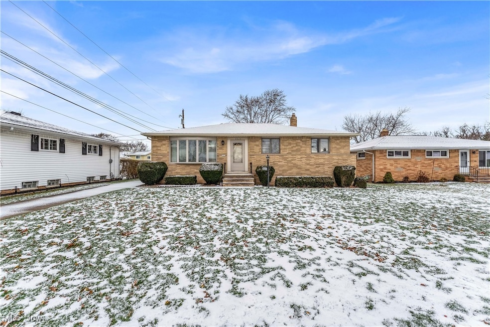 9924 Valley Forge Dr, Parma Heights, OH 44130 - photo 1