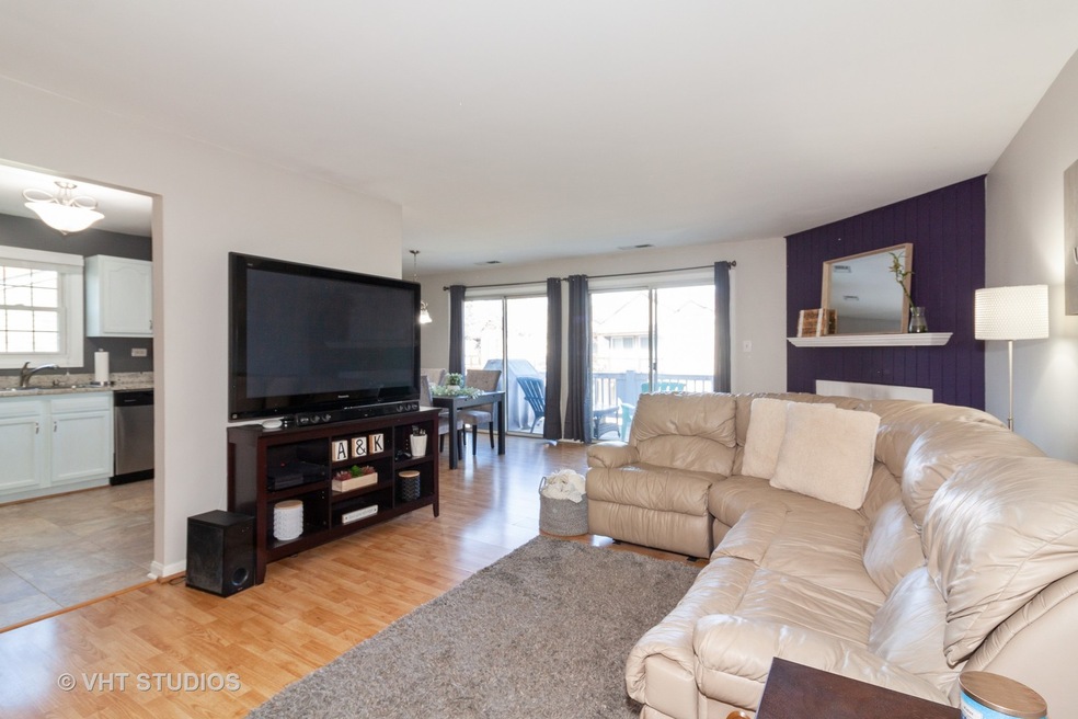 2131 Lancaster Cir unit 201B, Naperville, IL 60565 - photo 1