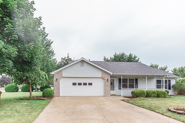 1004 Abbey Ln, Bluffton, IN 46714 - photo 1