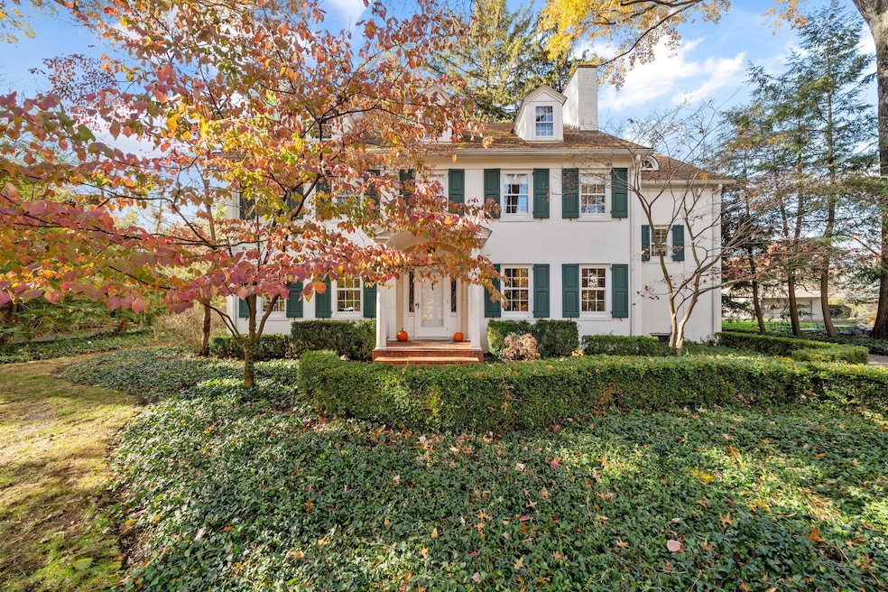 211 Preston Rd, Columbus, OH 43209 - photo 1