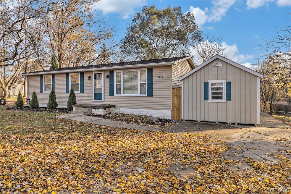 3 Bedroom Ranch house with outdoor studio.