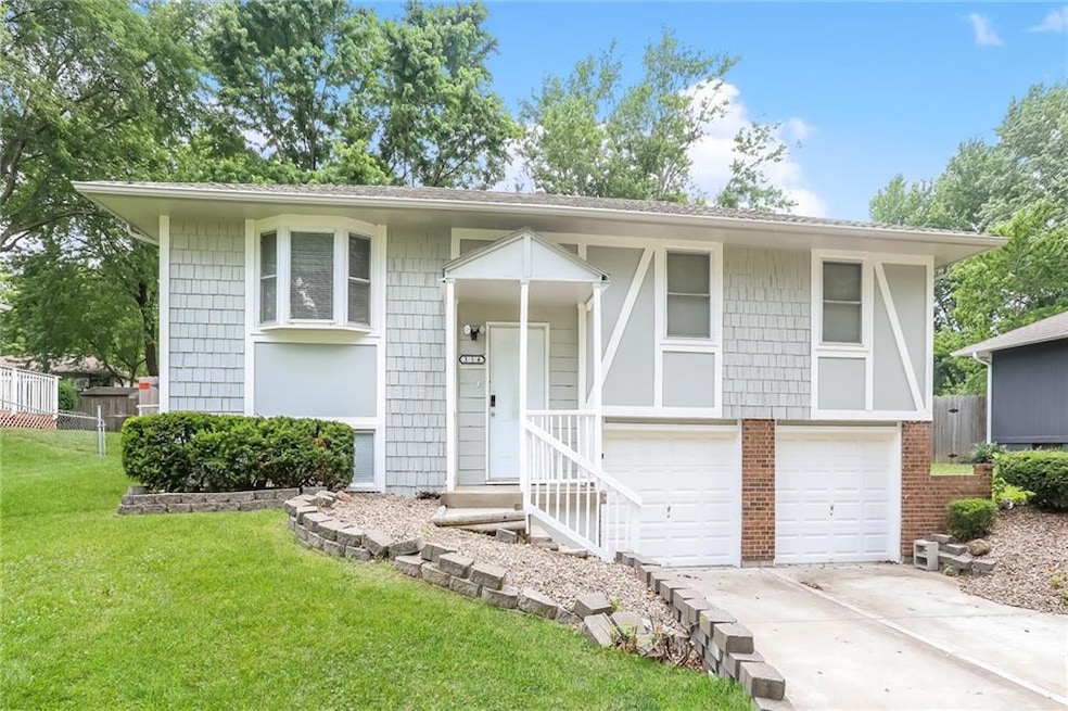 314 SE Crescent St, Lees Summit, MO 64063 - photo 1