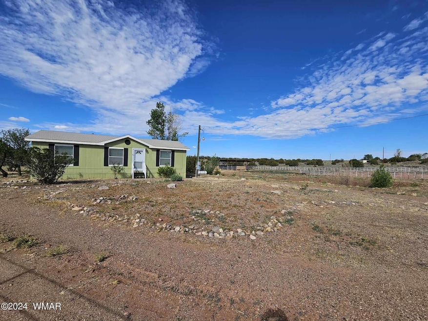 623 W Mclaws Ave, Snowflake Yard