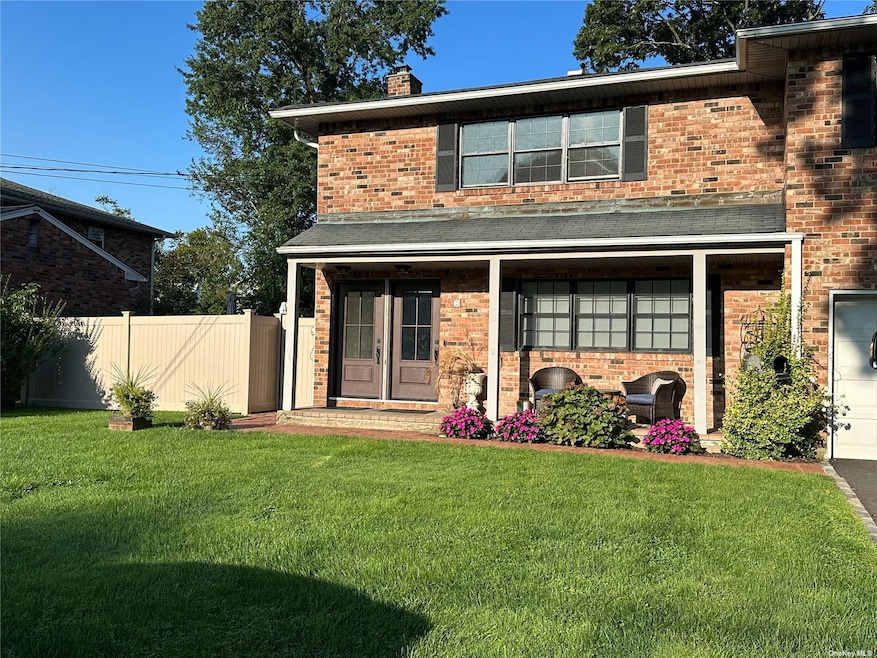 5 Star Ln unit 2, Glen Cove, NY 11542 - photo 1