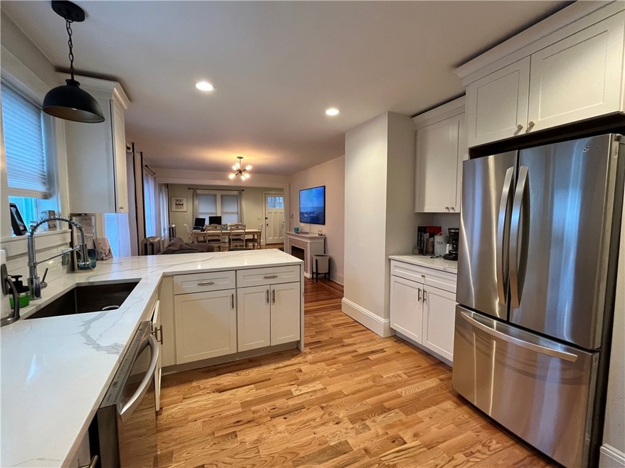 18 Apthorp Ave, Newport, RI 02840 - photo 1