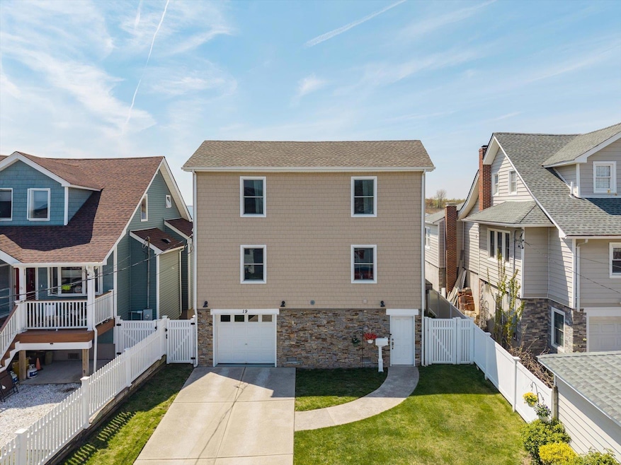 Sold $720,000 • Co-Listing Agent