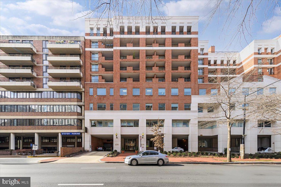 Metropolitan Condos unit 704, Washington, DC 20037 - photo 1