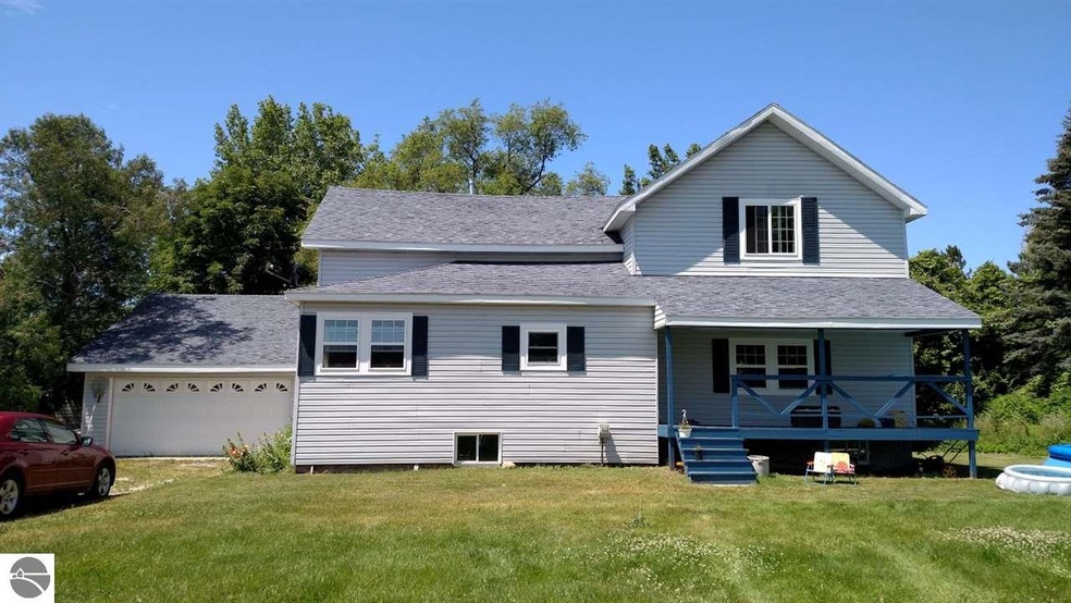 512 S Court St, Au Gres, MI 48703 - photo 1