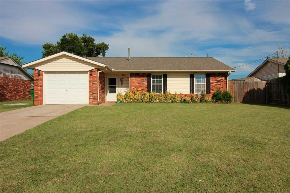 219 Deer Dr, Cache, OK 73527 - photo 1