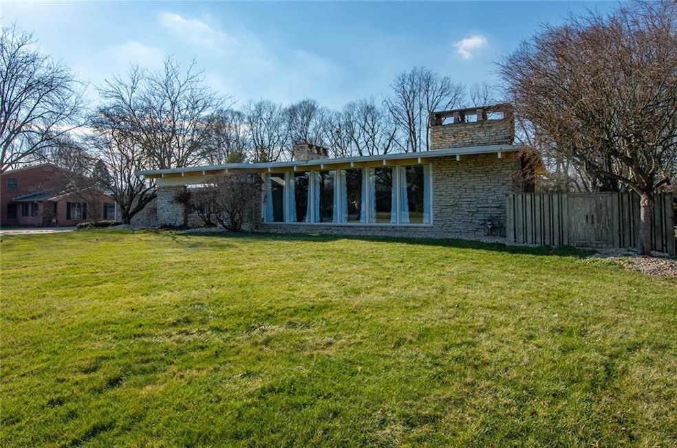 3370 Grove Pkwy, Columbus, IN 47203 - photo 1