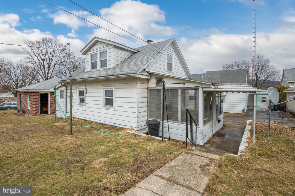 3313 R Freemont St, Reading, PA 19605 - photo 1