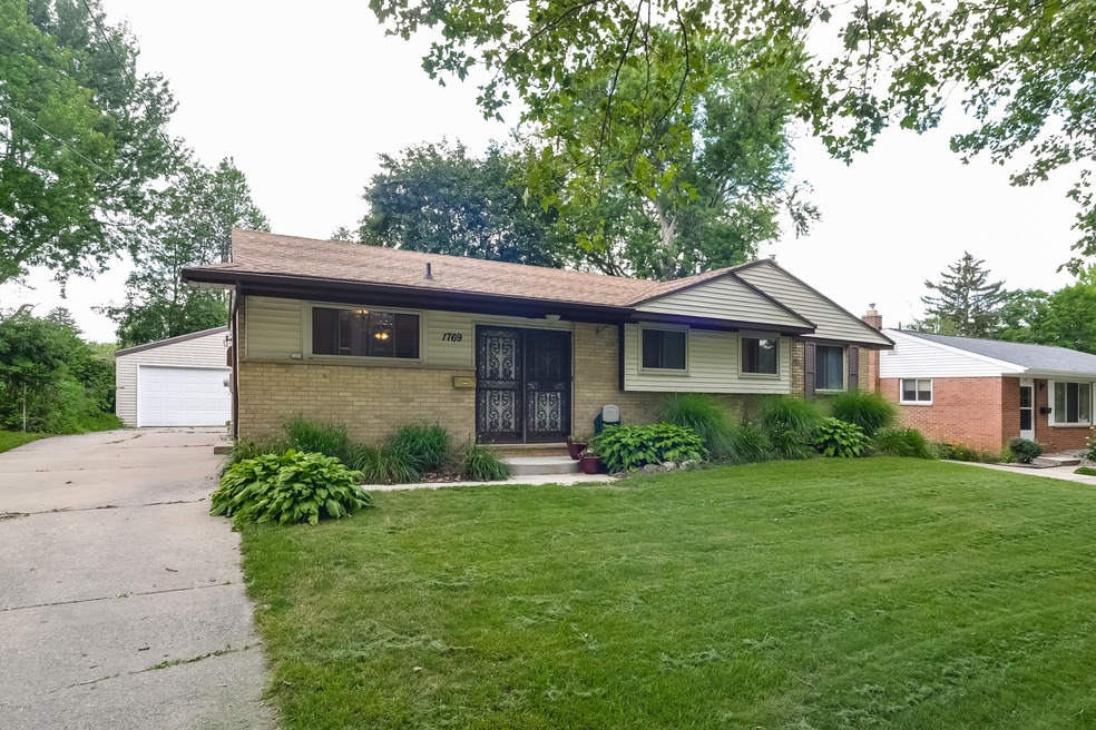 003-Front_View-4495573-large