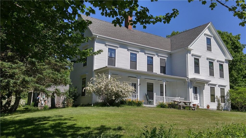 Charming farmhouse in a pastoral...