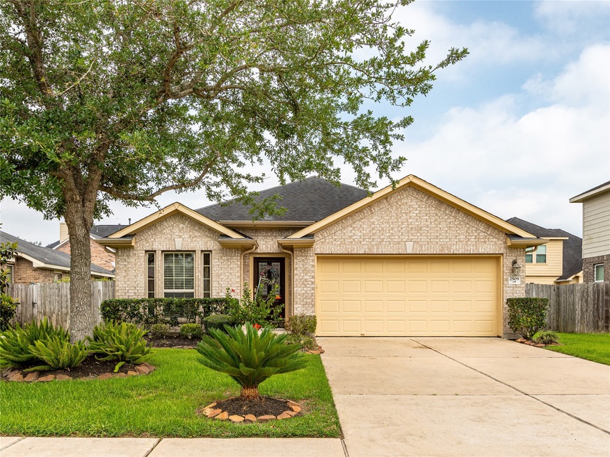 Welcome to your new home in the centrally located Avalon Terrace subdivision! Come take a look inside.