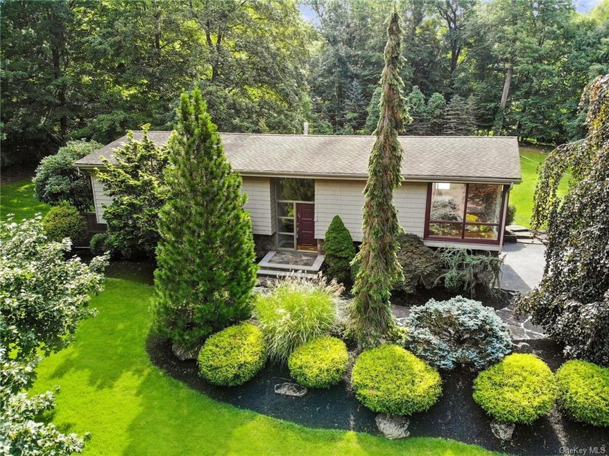 29 Robin Hood Rd, Suffern, NY 10901 - photo 1