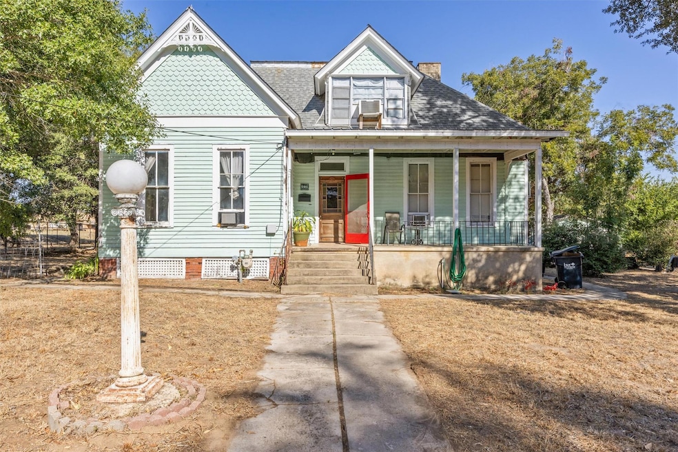 606 W Bell Ave, Rockdale, TX 76567 - photo 1