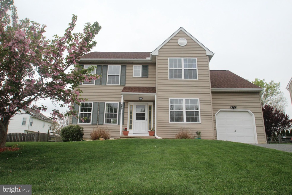 226 E Flagstone Dr, Newark, DE 19702 - photo 1