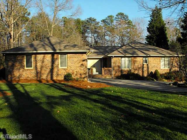 5602 Fallingbrooks Dr, Greensboro, NC 27407 - photo 1