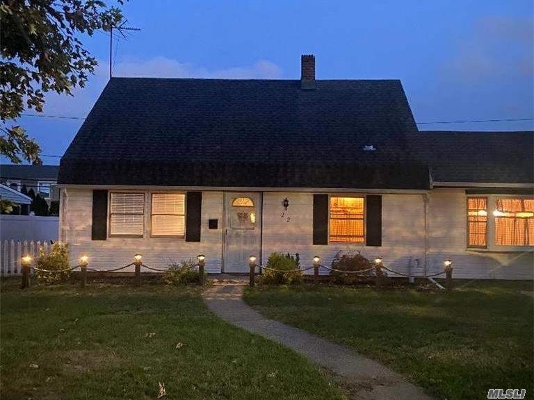 22 Stirrup Ln, Levittown, NY 11756 - photo 1