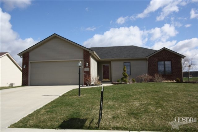 7606 Maeve Dr, Fort Wayne, IN 46835 - photo 1