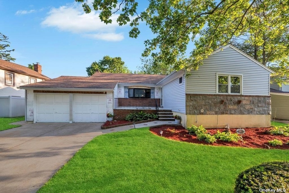 42 Rosedale Rd, Valley Stream, NY 11581 - photo 1