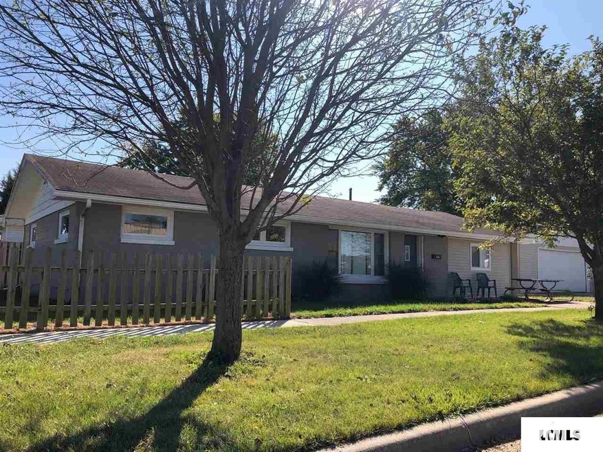 1735 Tremont St, Lincoln, IL 62656 - photo 1