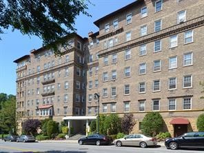 Chatsworth Gardens unit 107, Larchmont, NY 10538 - photo 1