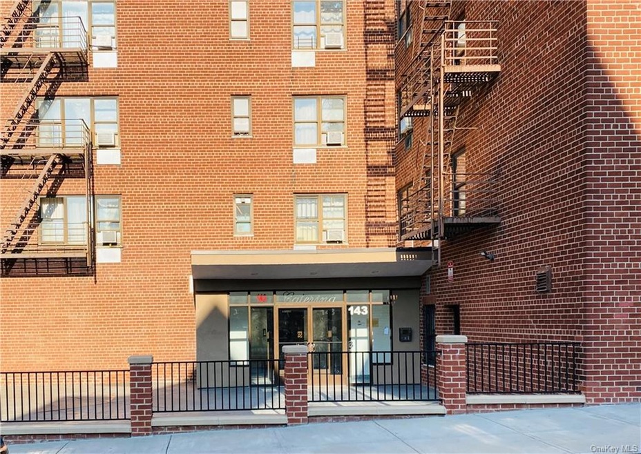 The Caterina unit 3D, Yonkers, NY 10705 - photo 1